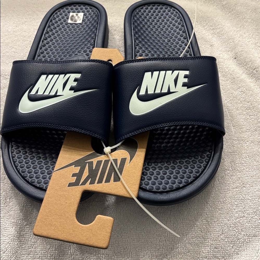 Bennassi Nike JDI  Size  10 . Black 10 M